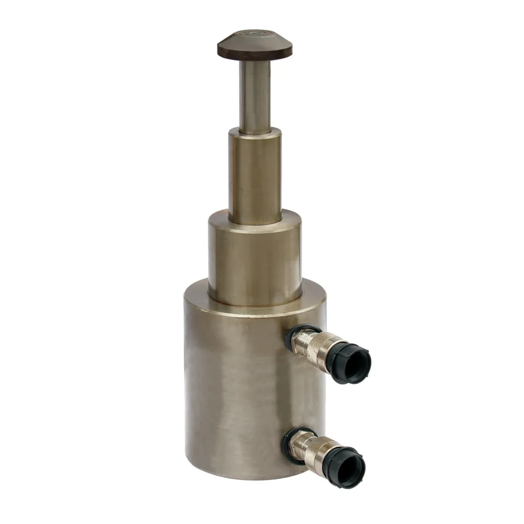 Double acting multi-piston cylinder